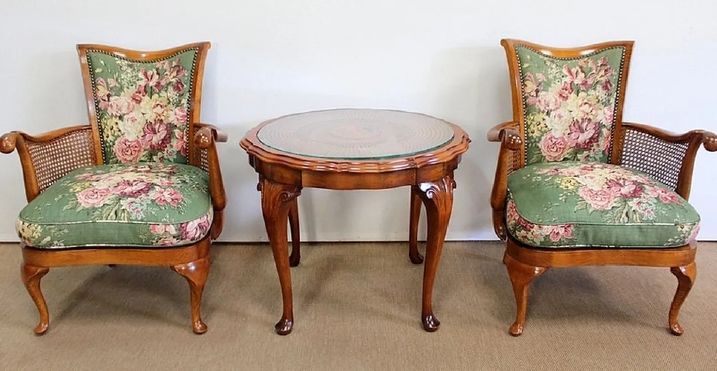 Armlehnstühle und Chippendale Tisch aus massiver Buche, 1950er, 3er Set