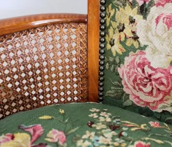 Armlehnstühle und Chippendale Tisch aus massiver Buche, 1950er, 3er Set