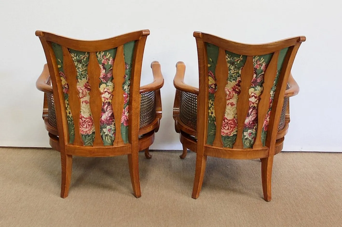Armlehnstühle und Chippendale Tisch aus massiver Buche, 1950er, 3er Set