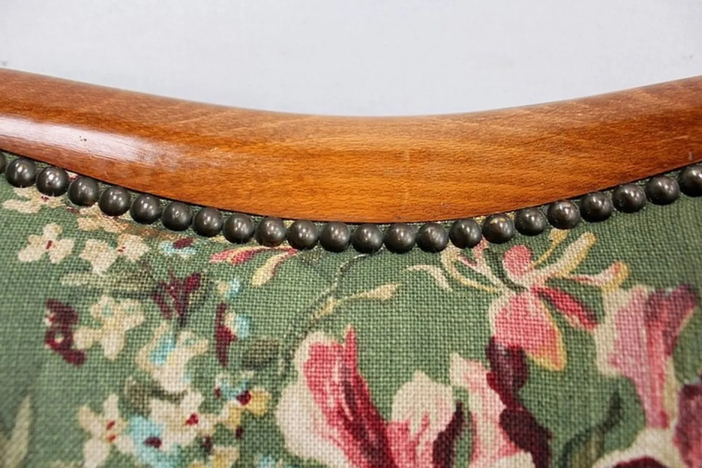 Armlehnstühle und Chippendale Tisch aus massiver Buche, 1950er, 3er Set