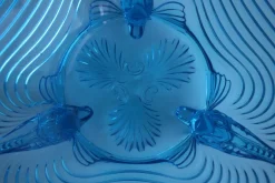 Art Deco Glas mit Fischfüßen - Wunderschönes sattes Blau von Josef Inwald, 1930er
