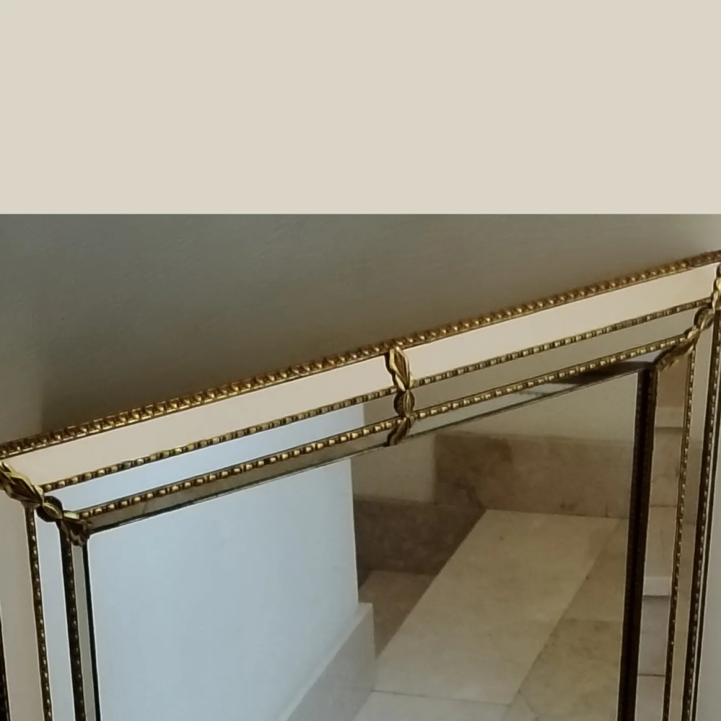 Art Deco Spiegel mit Abgeschrägtem Rahmen & Vergoldetem Messing, Frankreich, 1930