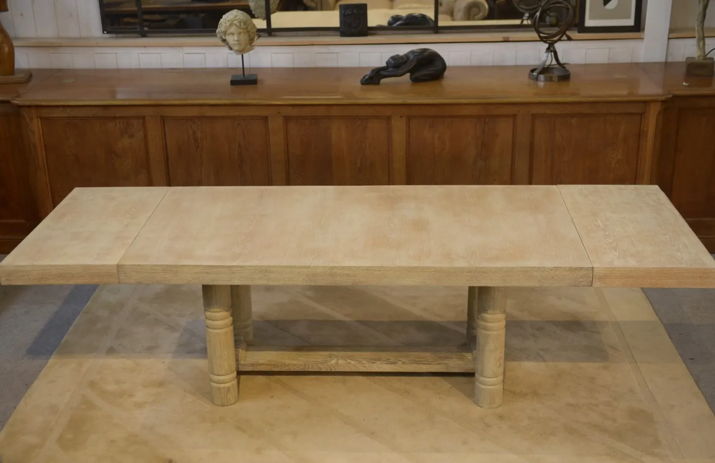 Art Deco Tisch aus gekalkter Eiche im Stil von Jean-Charles Moreux, 1940er