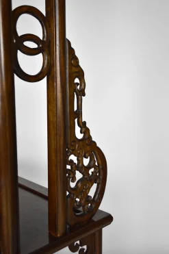 Asiatische Garderobe aus geschnitztem Holz mit Drachen, 1940er