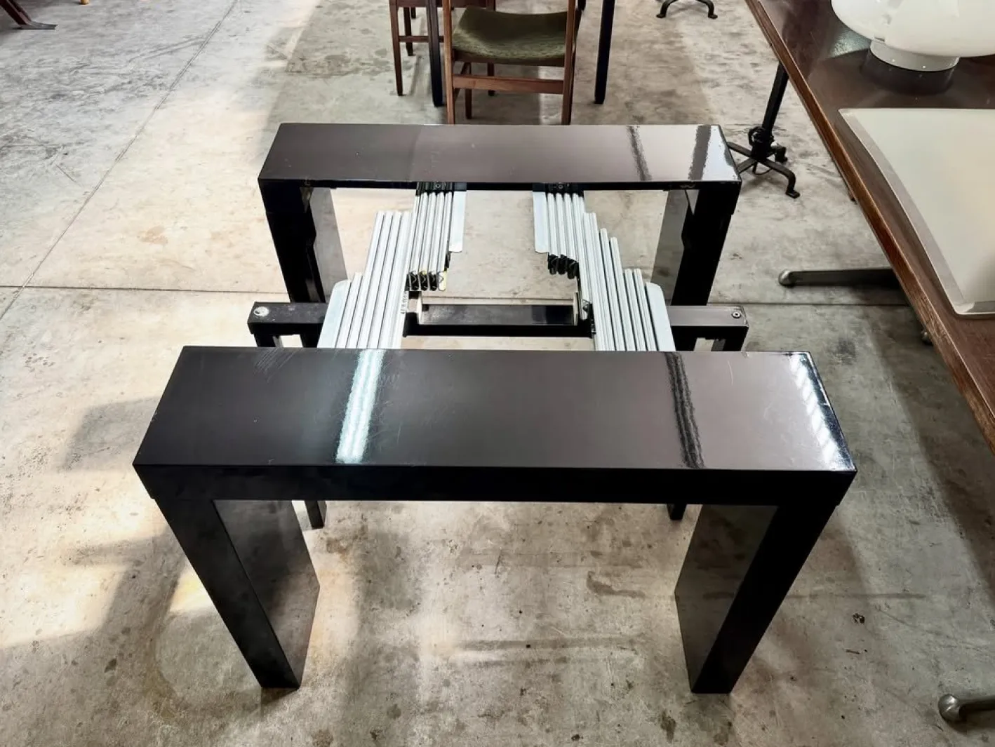 Ausziehbarer Konsolentisch mit Metallgestell & schwarz lackierter Oberfläche, 1980er
