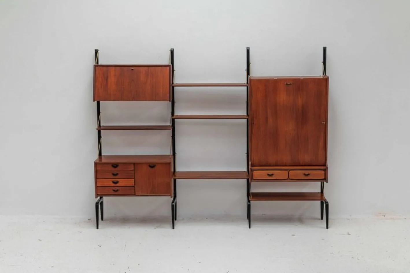 3 Bay Wandregal von Louis Van Teeffelen
