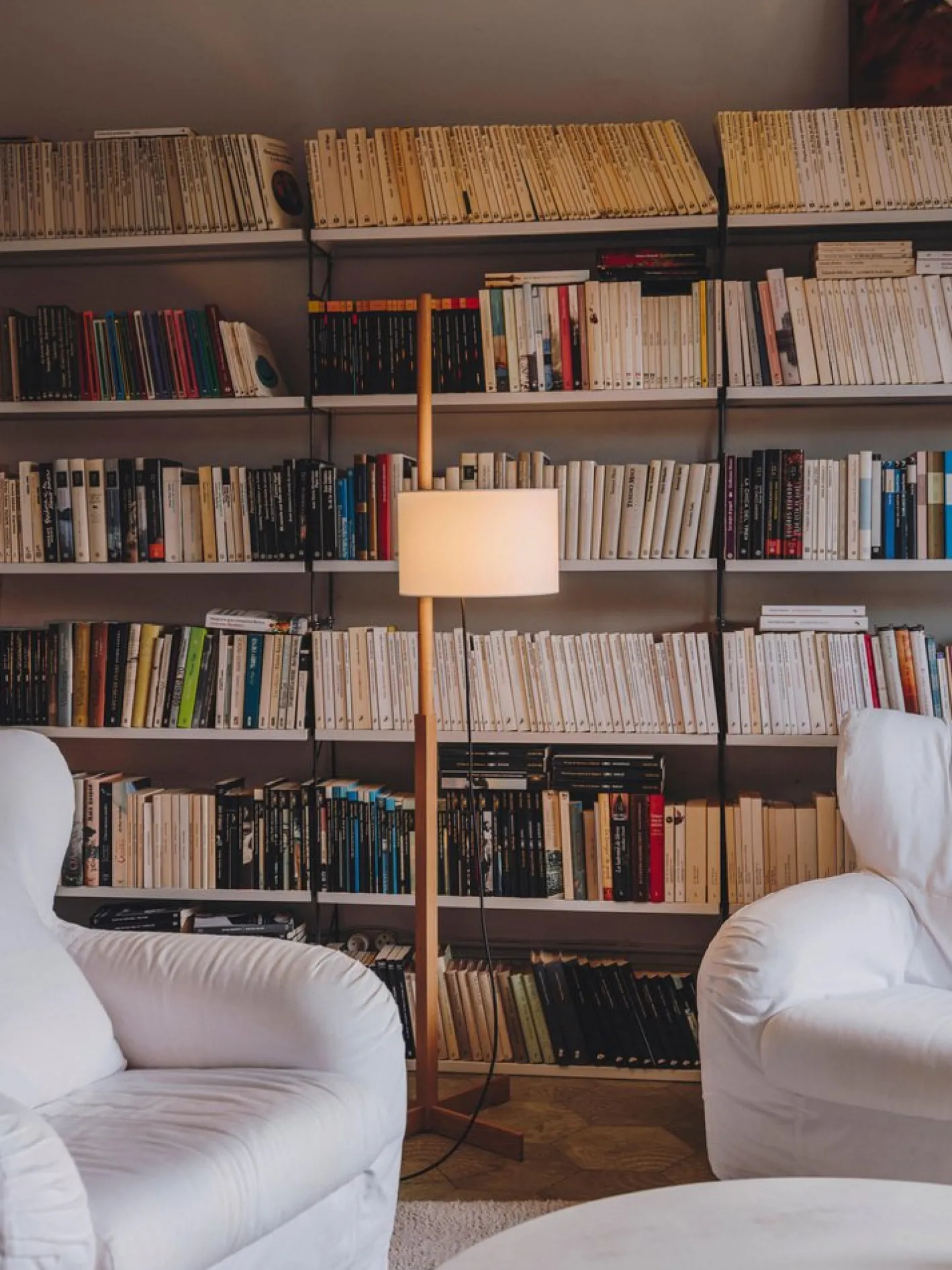 Beige TMM Stehlampe aus Buchenholz von Miguel Milá