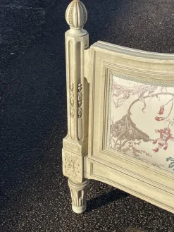 Bett im Louis XVI-Stil