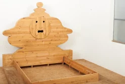 Bett mit Kopfteil und Gestell aus Pinienholz von Mario Ceroli für Poltronova, 1974