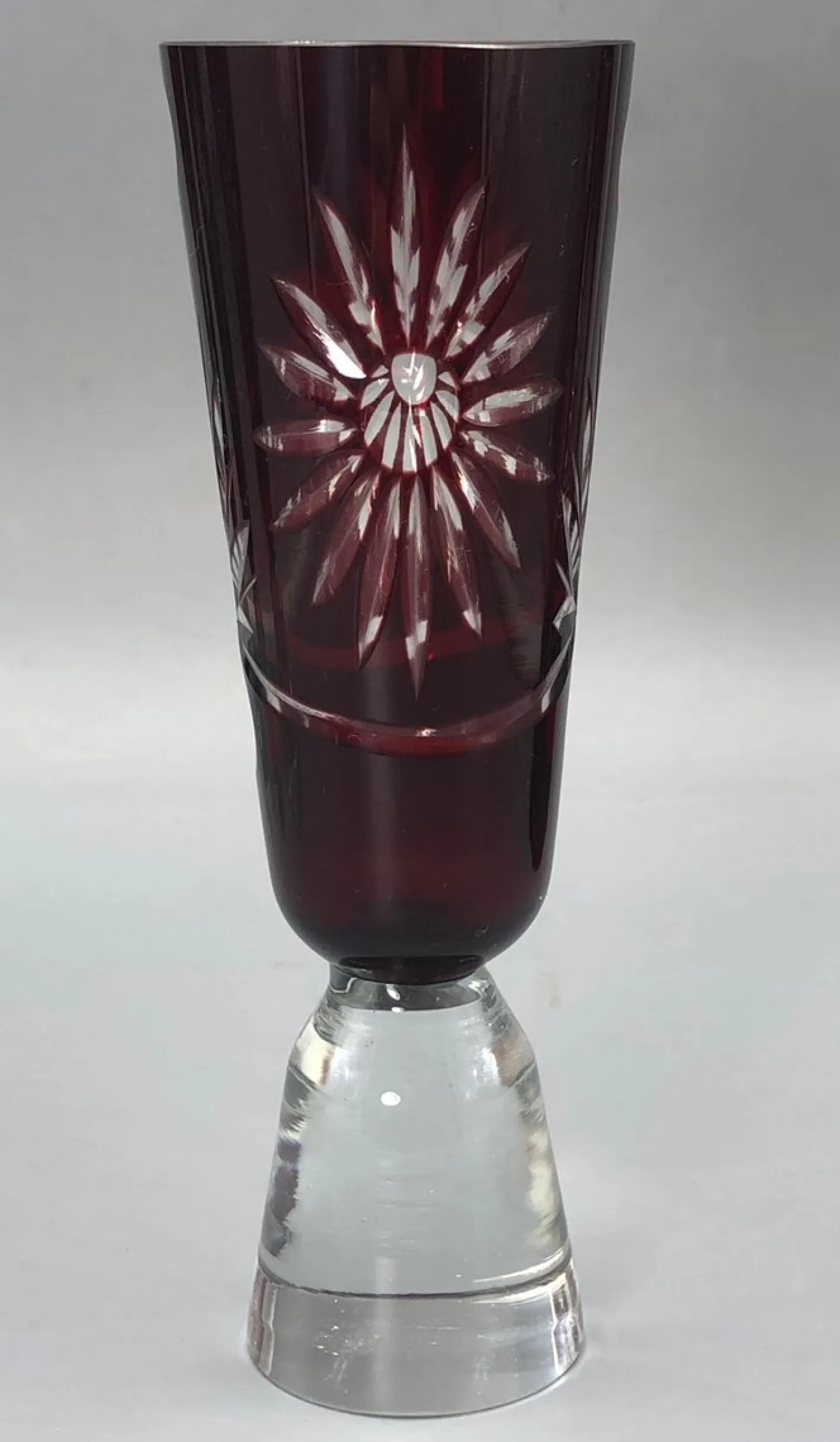 Böhmische Karaffe, 20. Jh. mit geschliffenen Rubingläsern von Unbekannt, 1920er, 5er Set