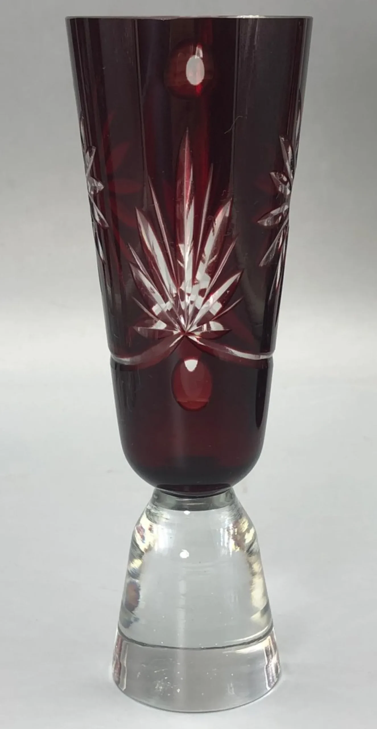Böhmische Karaffe, 20. Jh. mit geschliffenen Rubingläsern von Unbekannt, 1920er, 5er Set