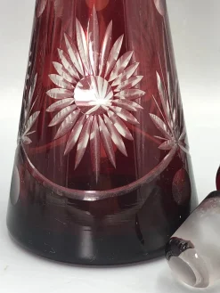 Böhmische Karaffe, 20. Jh. mit geschliffenen Rubingläsern von Unbekannt, 1920er, 5er Set