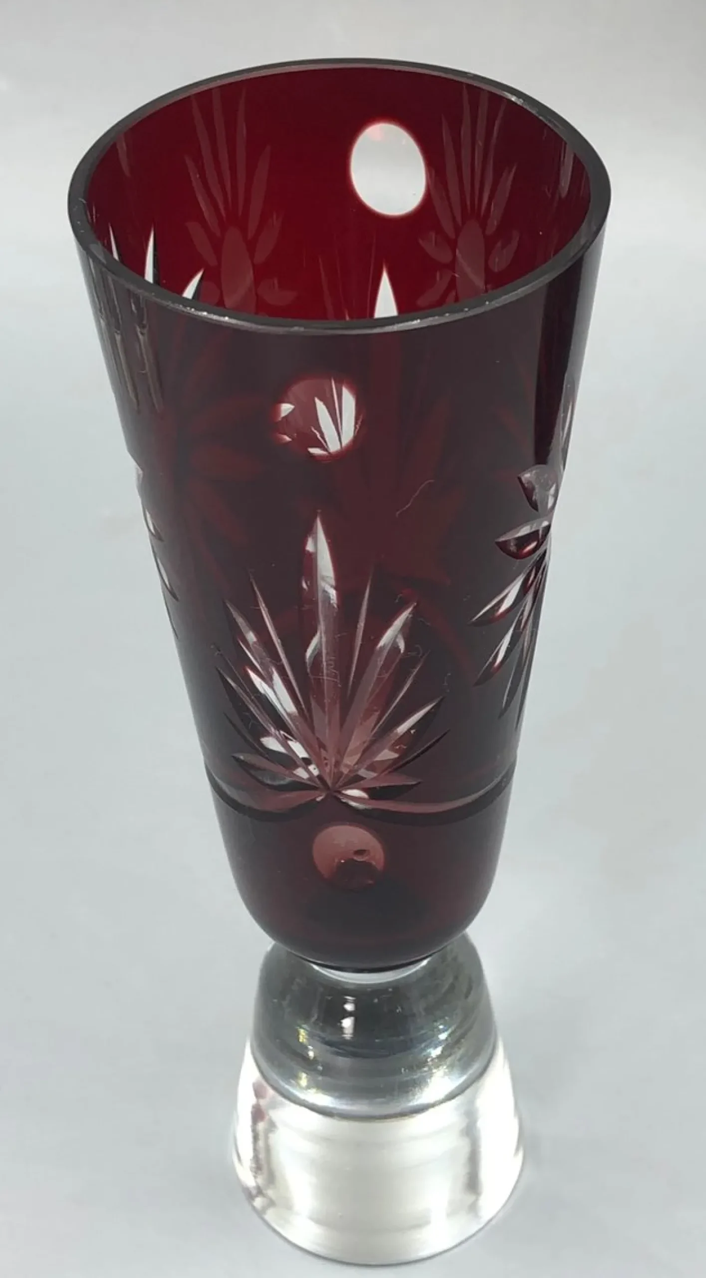 Böhmische Karaffe, 20. Jh. mit geschliffenen Rubingläsern von Unbekannt, 1920er, 5er Set