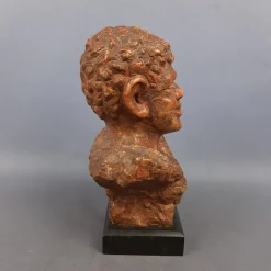 Binda Skulptur in Büste eines lachenden Menschen aus rotem Marmor, 20. Jh