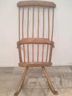 Brutalistischer Schaukelstuhl aus Eiche, 1920er