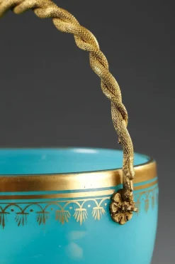 Charles X Tasse mit blauem Opalglas, 19. Jh.