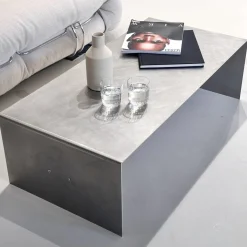 Couchtisch aus mattiertem Aluminium von Case Studios