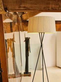 Diplomatic Tripod G5 Stehlampe von Santa & Cole