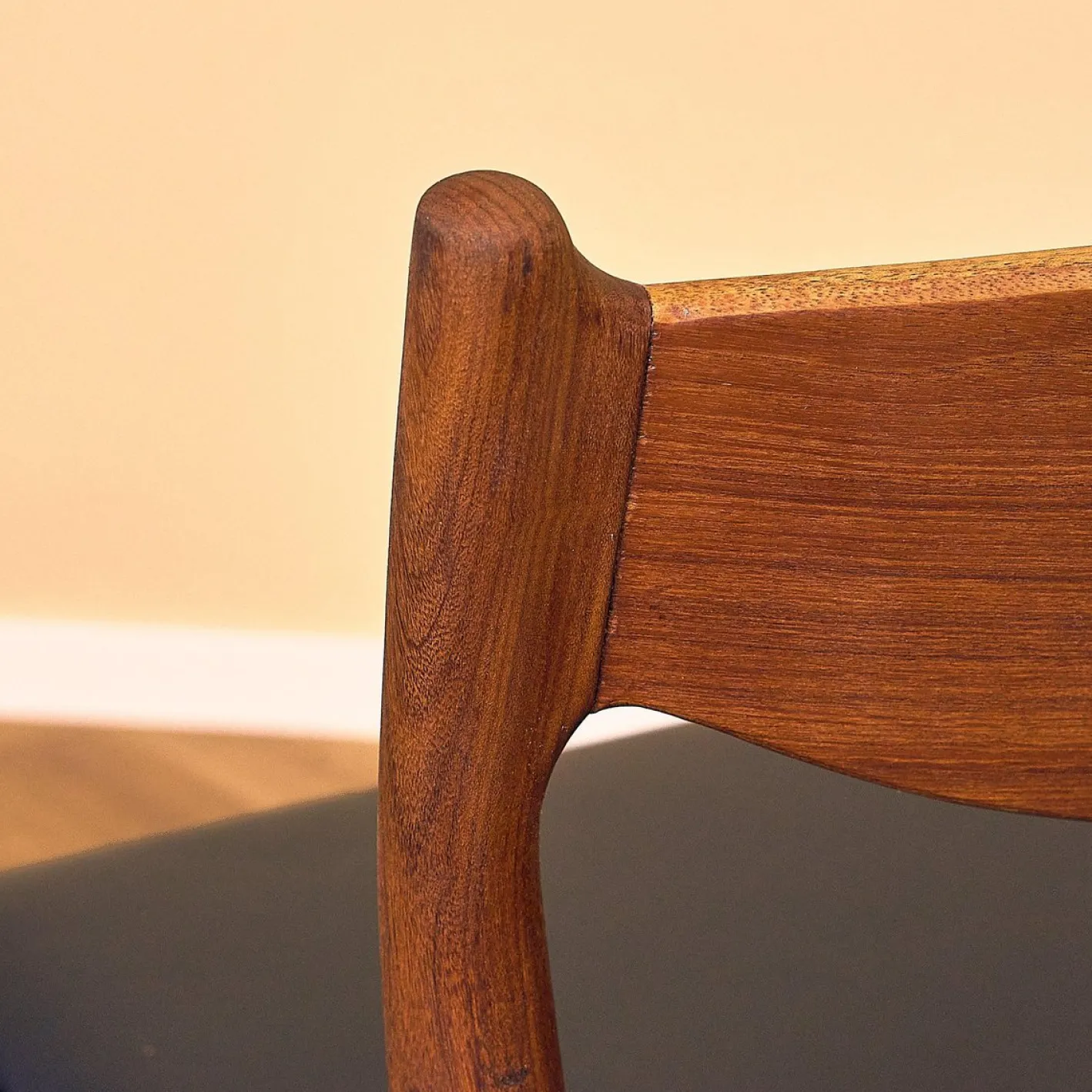 Dänische Esszimmerstühle aus Teak und Nussholz von Ærthøj Jensen & Mølholm, 1960, 4er Set