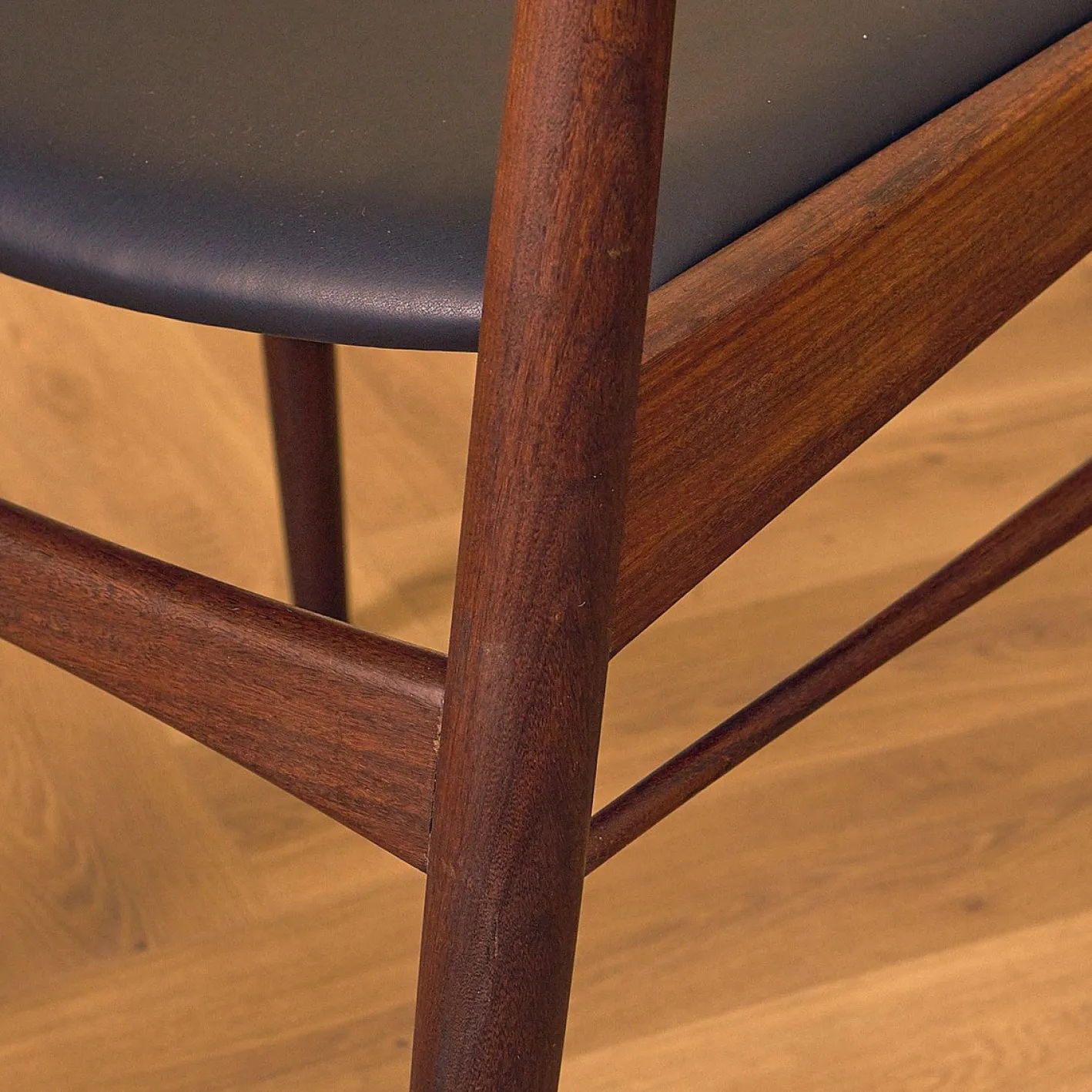 Dänische Esszimmerstühle aus Teak und Nussholz von Ærthøj Jensen & Mølholm, 1960, 4er Set