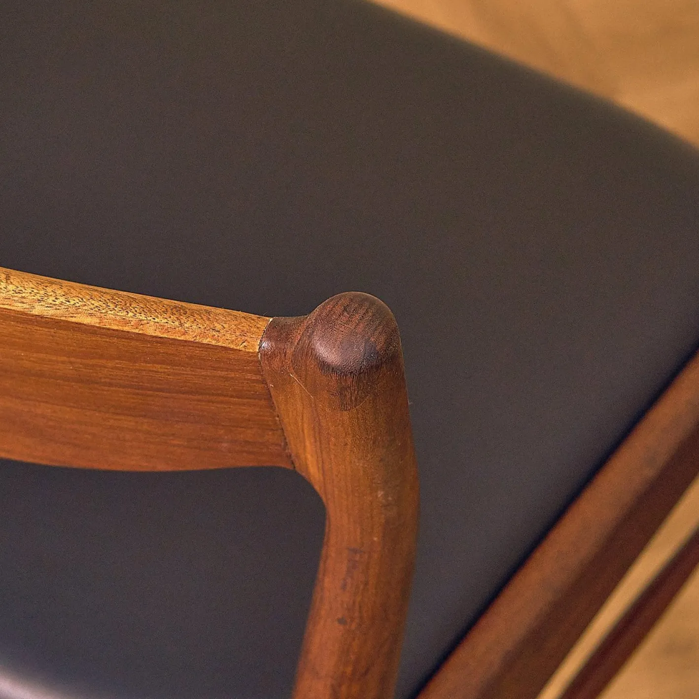 Dänische Esszimmerstühle aus Teak und Nussholz von Ærthøj Jensen & Mølholm, 1960, 4er Set