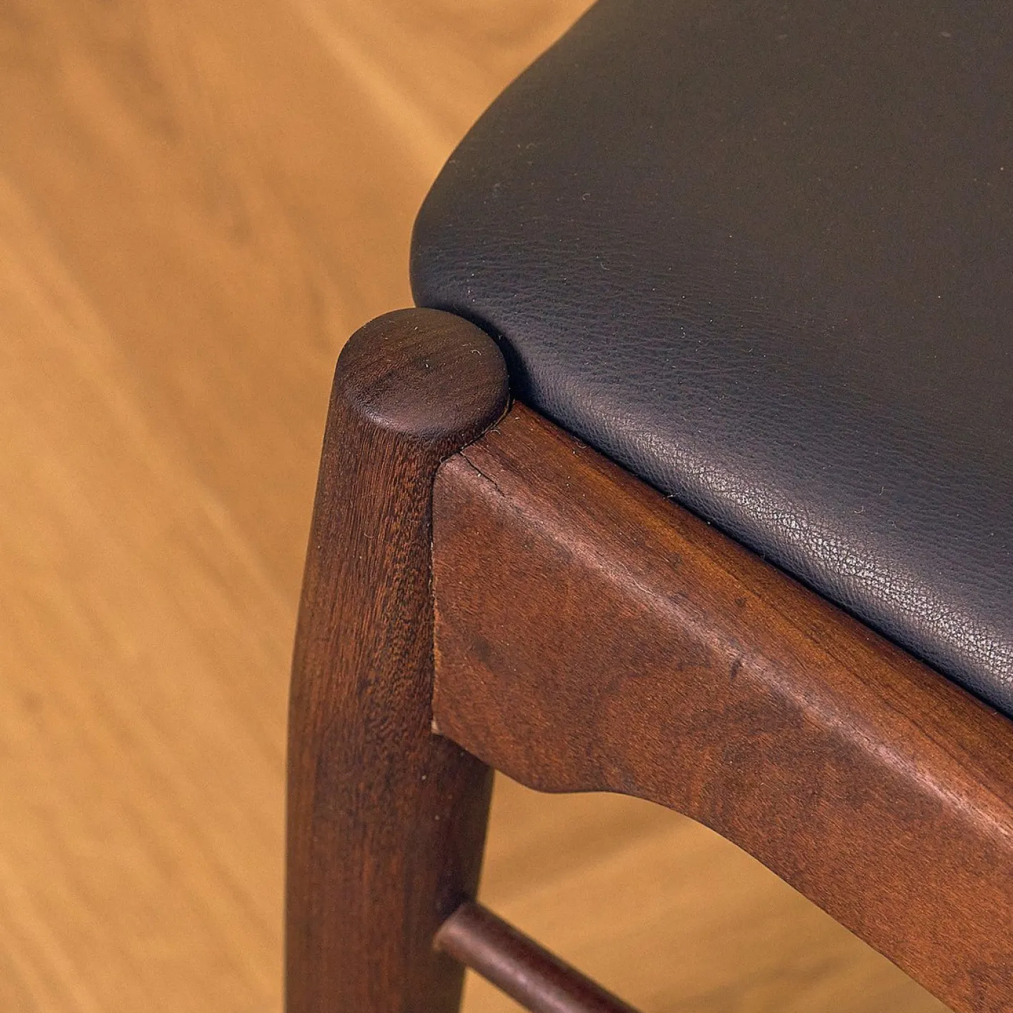 Dänische Esszimmerstühle aus Teak und Nussholz von Ærthøj Jensen & Mølholm, 1960, 4er Set