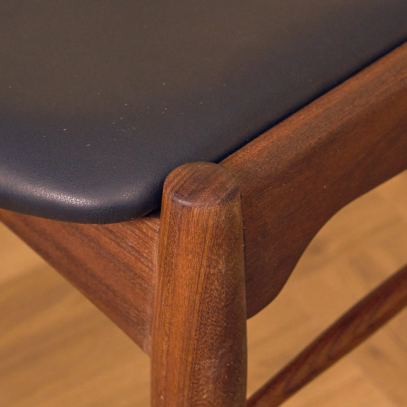 Dänische Esszimmerstühle aus Teak und Nussholz von Ærthøj Jensen & Mølholm, 1960, 4er Set