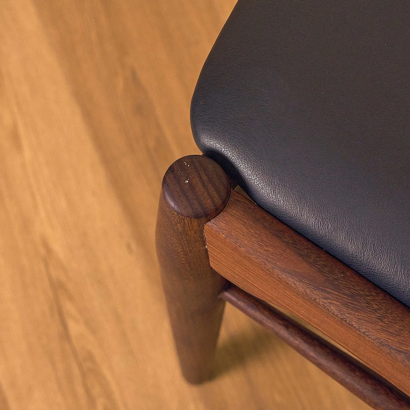 Dänische Esszimmerstühle aus Teak und Nussholz von Ærthøj Jensen & Mølholm, 1960, 4er Set