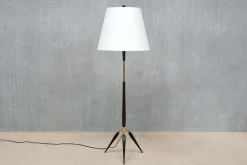 Dänische Skulpturale Dreibein Stehlampe aus Buche, Messing & Leinen von Fog & Mørup, 1960er