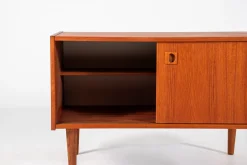 Dänisches Mid-Century Modern Teak Sideboard mit Schiebetüren, 1960er