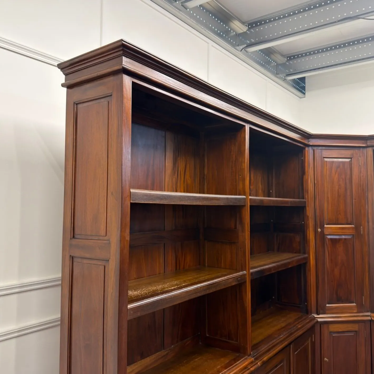Eck-Bücherregal aus Teak