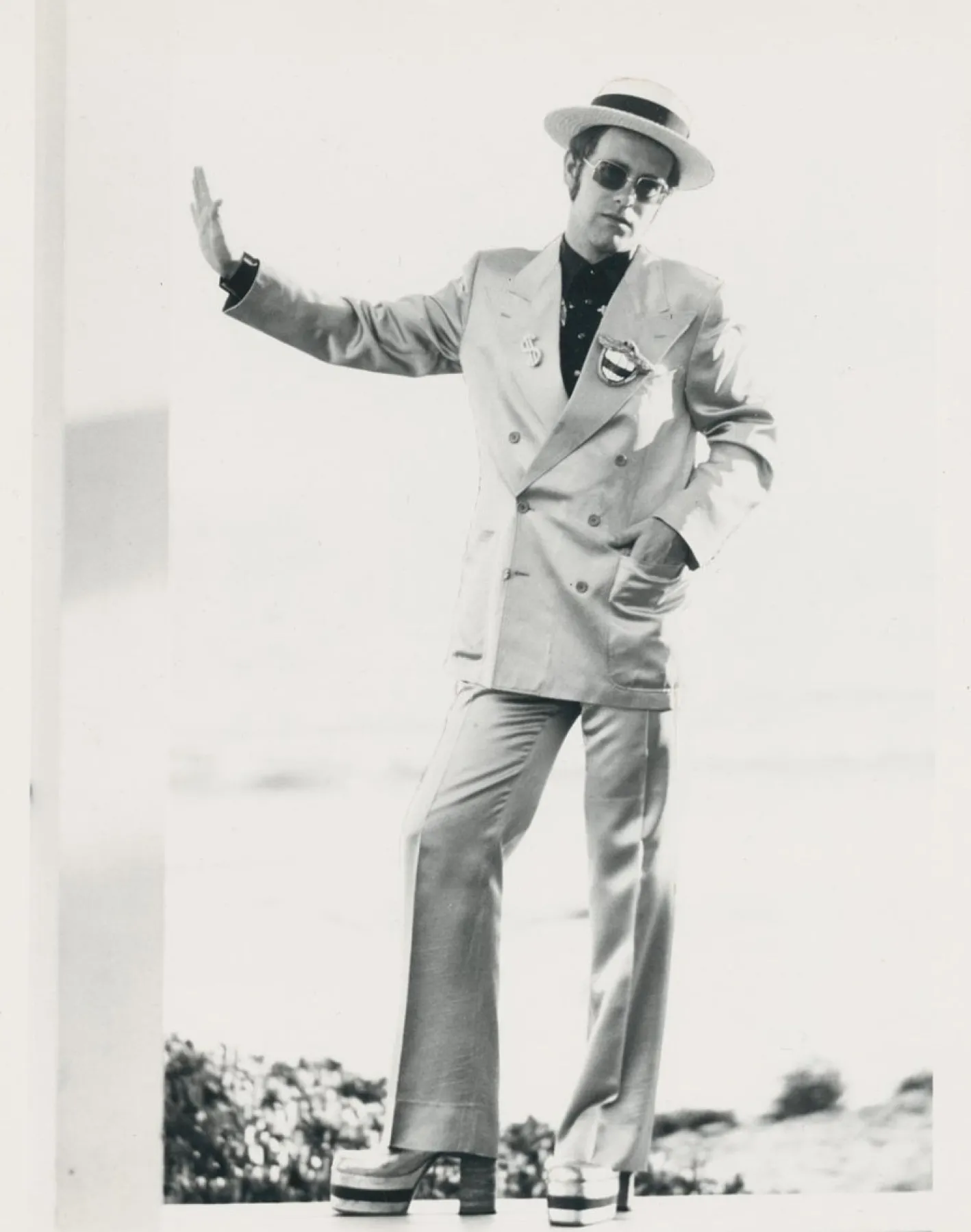 Elton John at a Young Age Dressed Up, 20. Jahrhundert, Fotografie