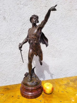 Emile Picault, Victoria, Bronzeskulptur, Ende 19. Jh.