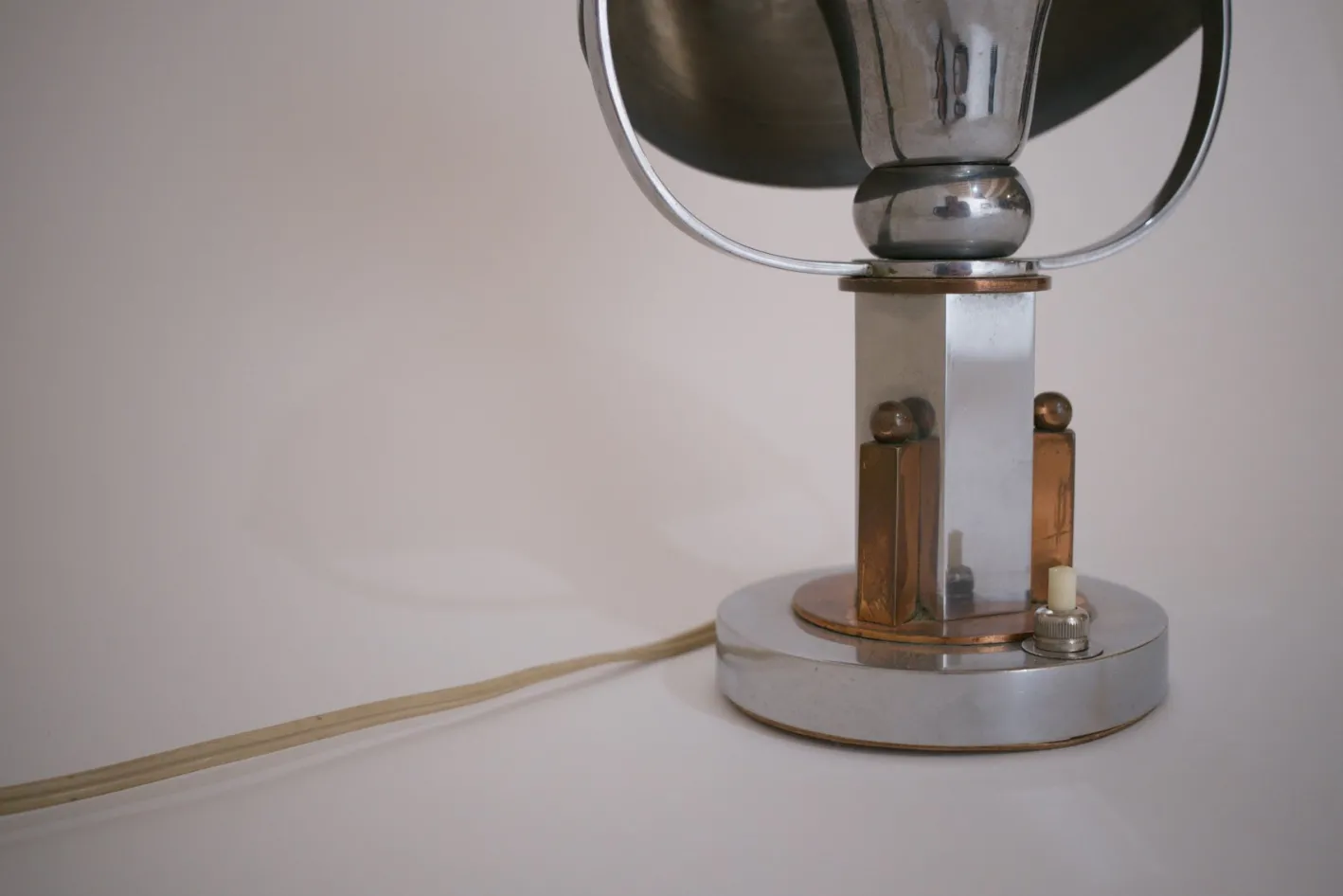 Französische Vintage Tischlampe aus Kupfer & Chrom, 1930