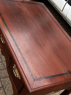 Georgianischer Lowboy aus Nussholz mit Griffen aus Messing