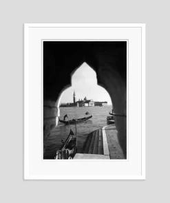 Gondolas in Venice Überfärbter Pigmentaldruck in Weiß von Für Kunst Und Geschichte