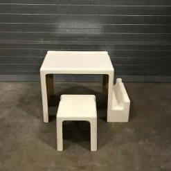 Grauweißer Kinderschreibtisch und Hocker aus Kunststoff, 1970er, 2er Set