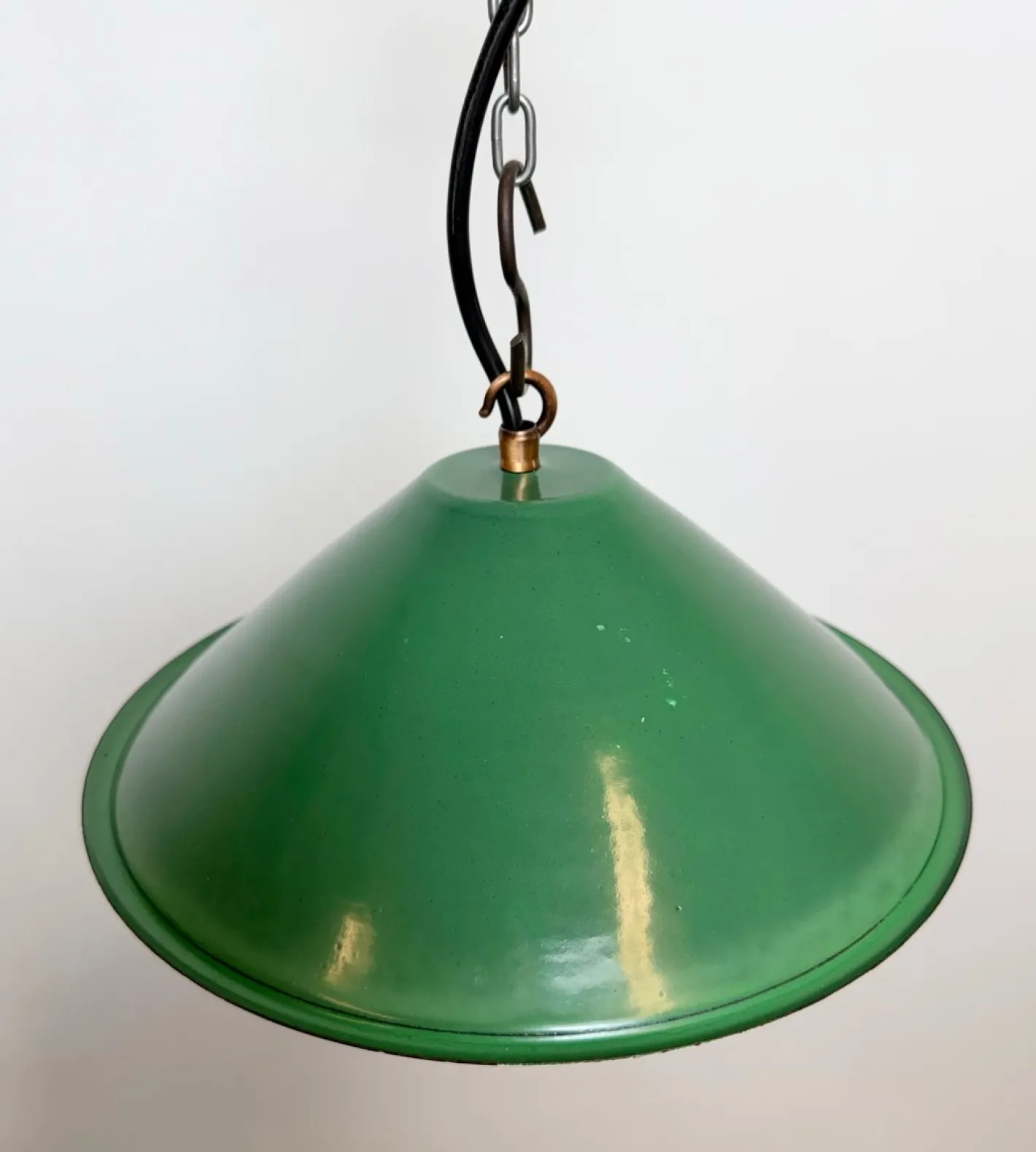 Grün emaillierte industrielle Fabriklampe, 1950er