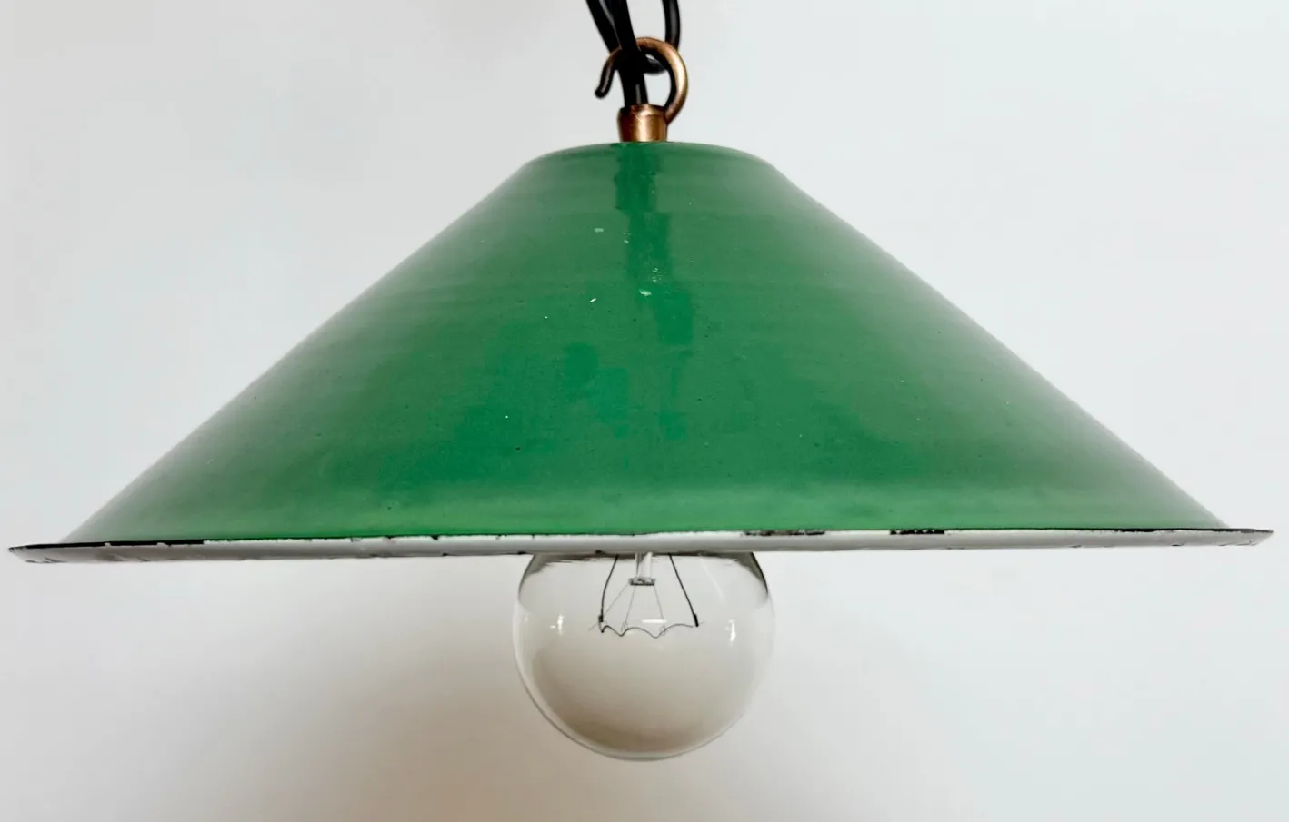 Grün emaillierte industrielle Fabriklampe, 1950er