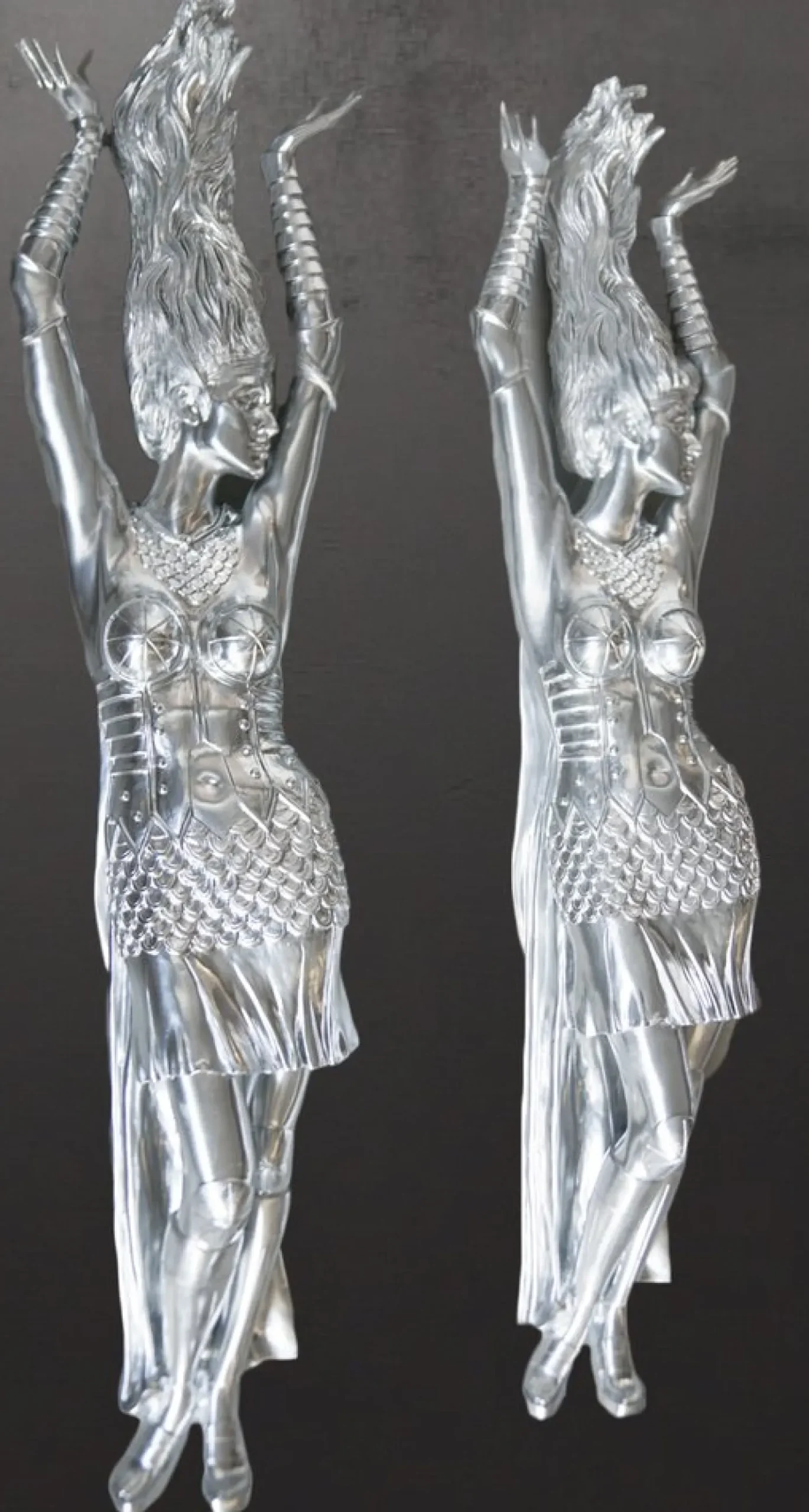 Große Art Deco Skulpturen aus Harz, 2er Set