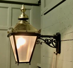 Große Laternen Wandlampe aus Messing, 1960er