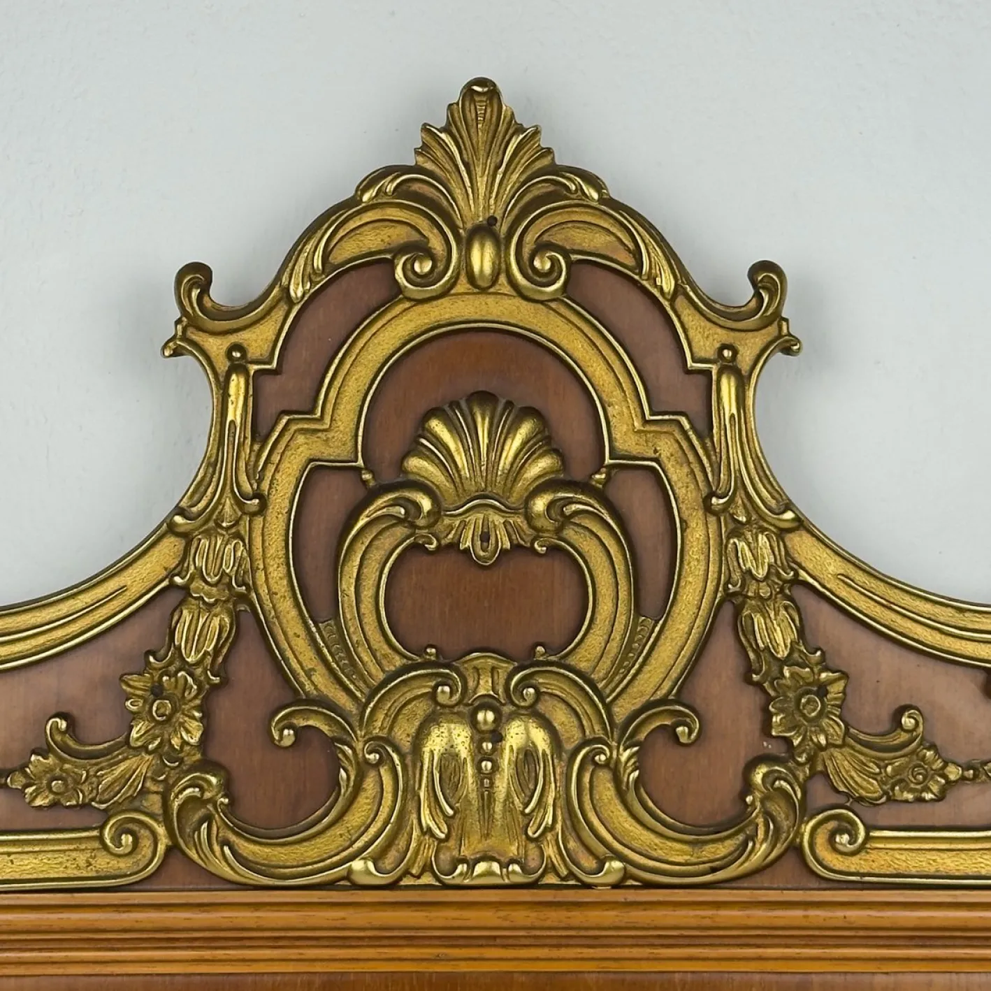 Großer Vintage Wandspiegel mit Holzrahmen, 1950er