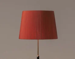 Hall Foot G1 Stehlampe in Rot & Messing von Jaume Sans