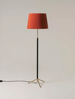 Hall Foot G1 Stehlampe in Rot & Messing von Jaume Sans