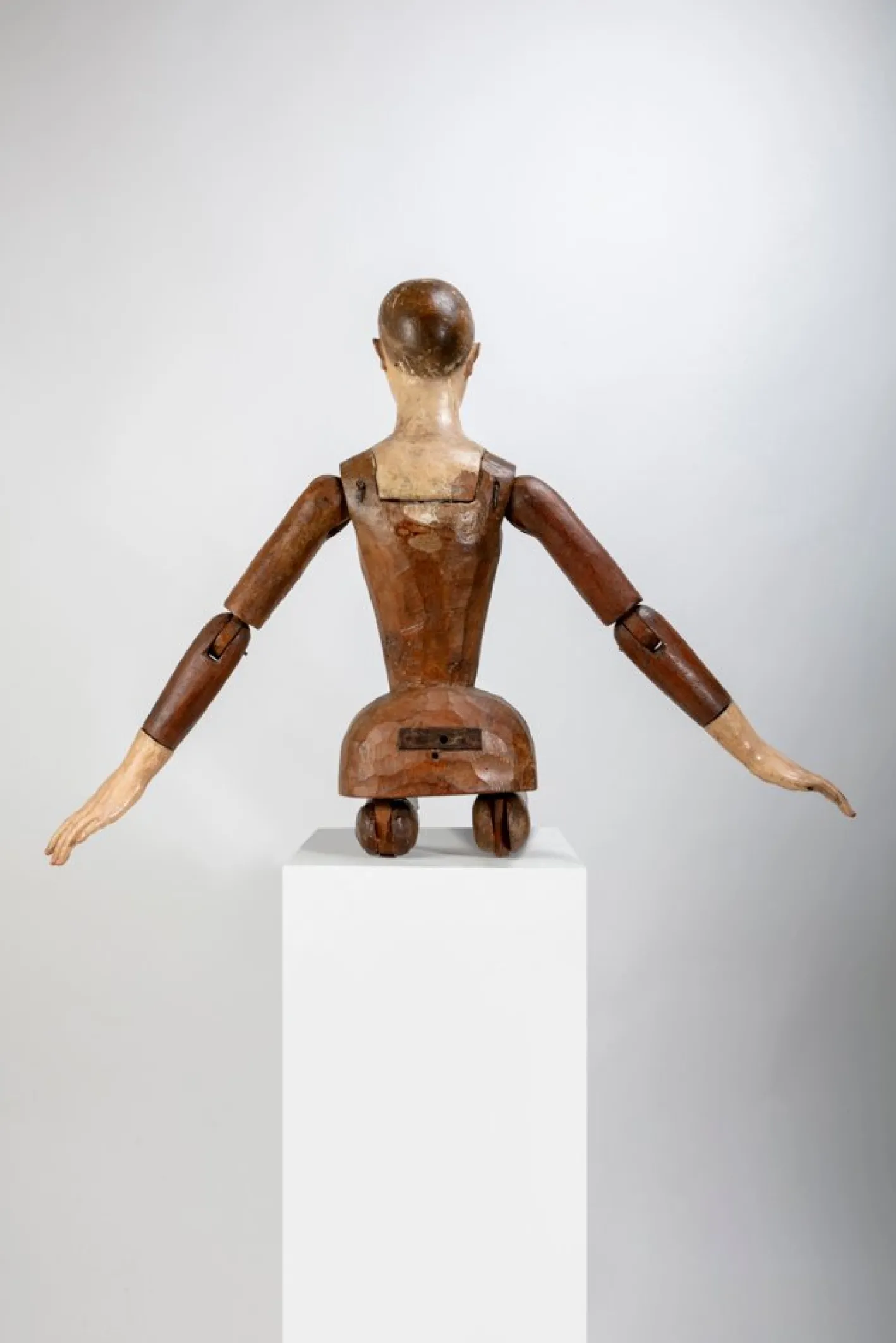 Italiano Ignoto, Gegliederte Maler-Schaufensterpuppe, 1790, Holz mit Glasdetails