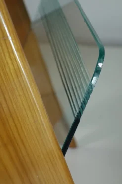 Italienischer Mid-Century Zeitschriftenständer aus Holz und Glas, 1950er