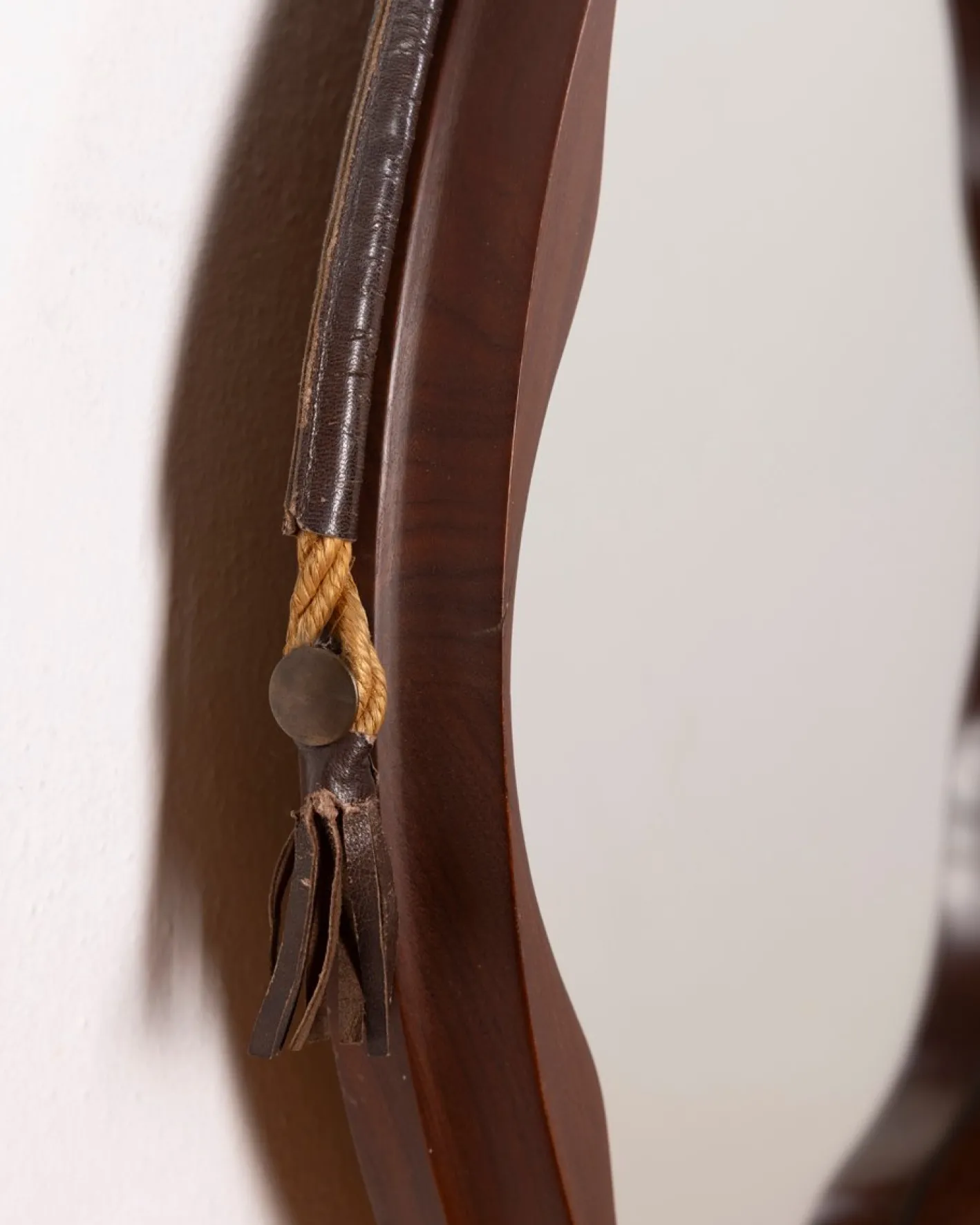 Italienischer Vintage Wandspiegel aus Formholz, 1970er