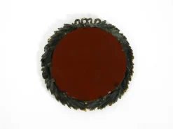 Kleiner französischer Mid-Century Modern Wandspiegel mit verziertem Messingrahmen, 1950er