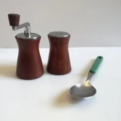 Mid-Century Salzstreuer & Pfeffermühle von Deve, Niederlande, 1960er, 2er Set