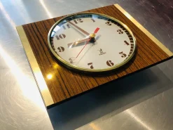 Mid-Century Wanduhr aus Messing & Resopal von JAZ, 1970er